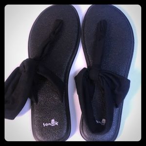 Sanuk yoga mat sandals-New w/o tags